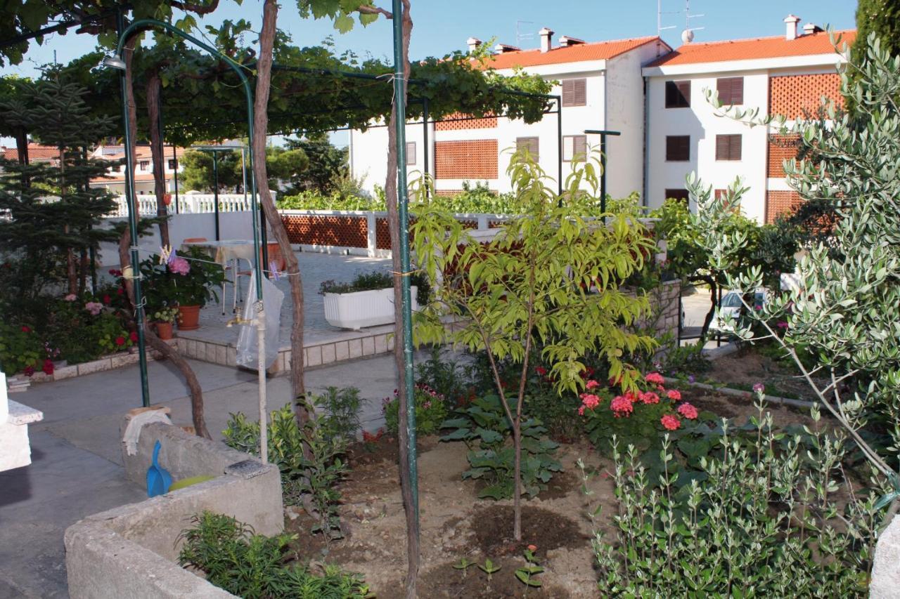 Apartments And Rooms With Parking Space Palit, Rab - 5061 Exterior photo