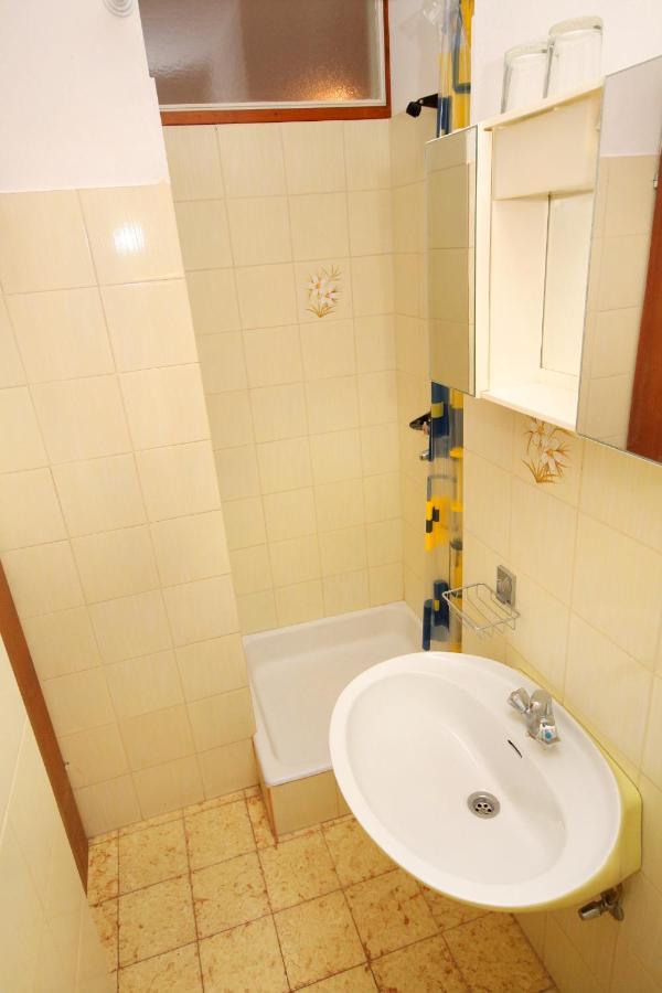 Apartments And Rooms With Parking Space Palit, Rab - 5061 Exterior photo