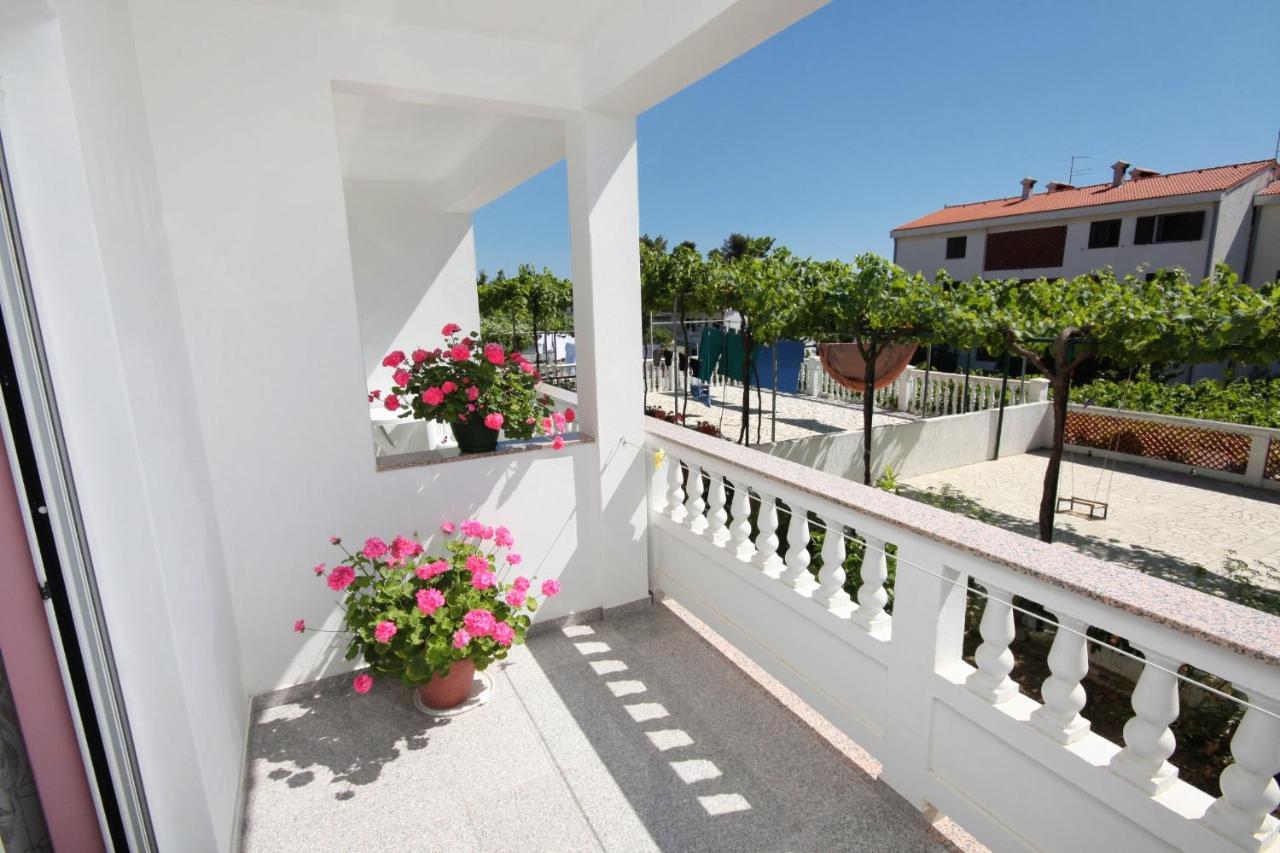 Apartments And Rooms With Parking Space Palit, Rab - 5061 Exterior photo