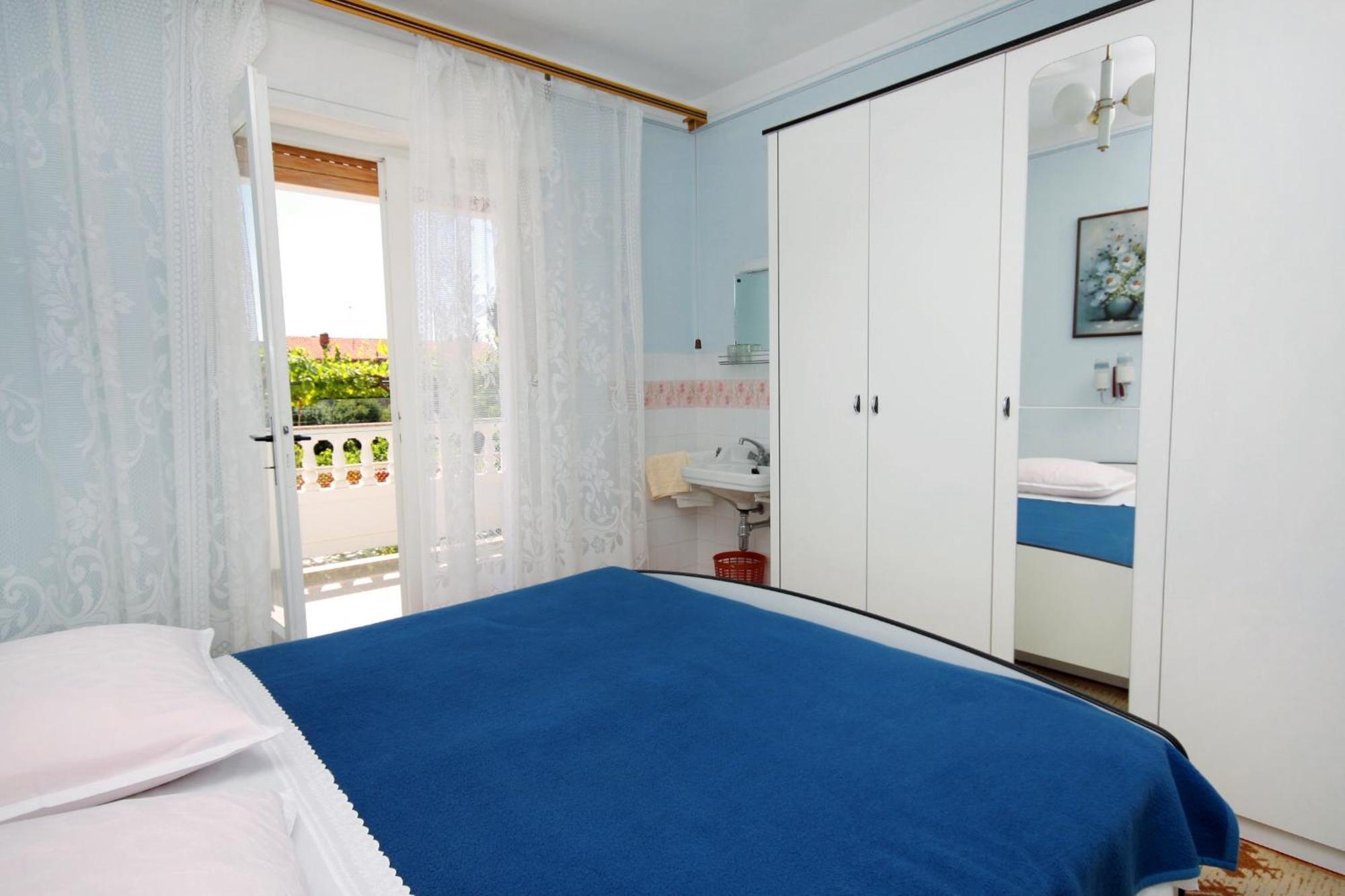 Apartments And Rooms With Parking Space Palit, Rab - 5061 Room photo